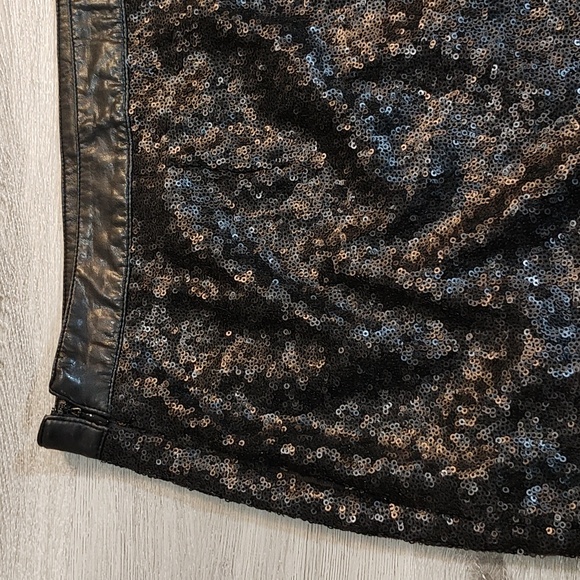 **5/$25** Guess Black Sequined Mini Skirt - Picture 3 of 5